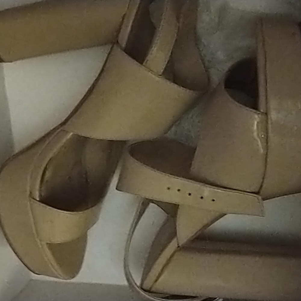 GUESS Nude Heels size 8.5